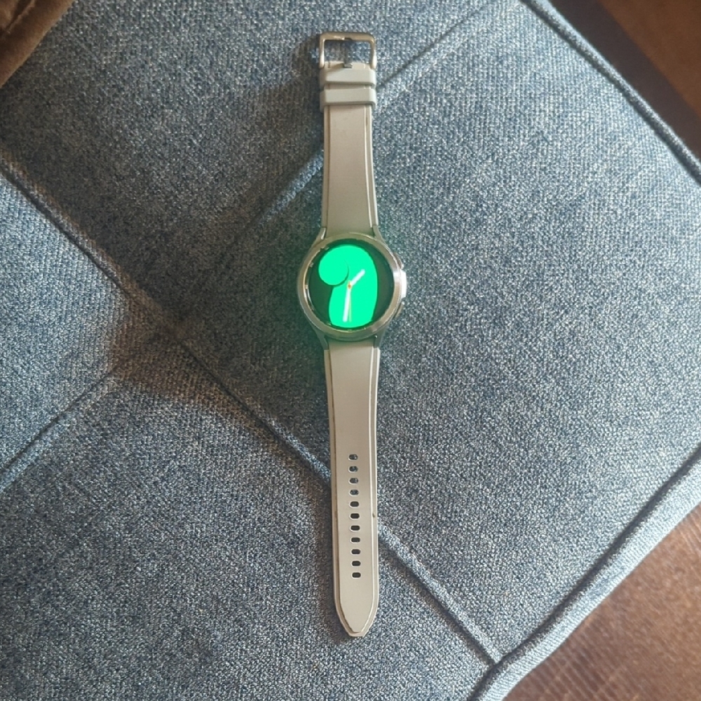 Smart Wearable with Green Display
